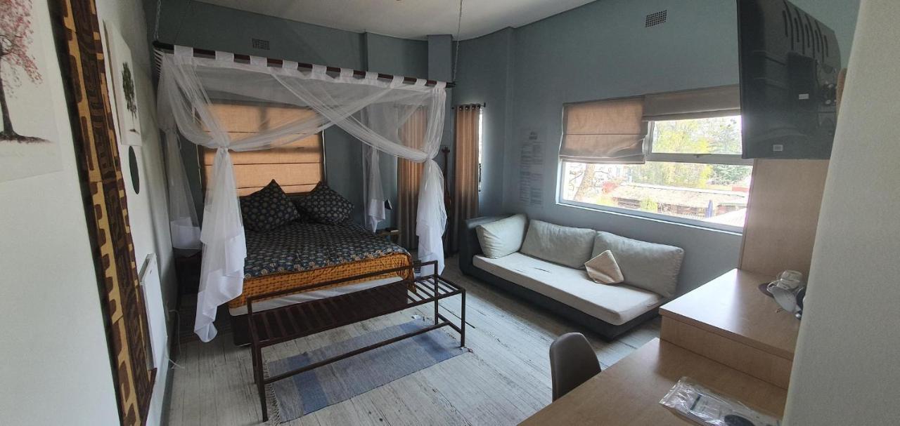 Vondelhof Guesthouse Уиндхоек Екстериор снимка